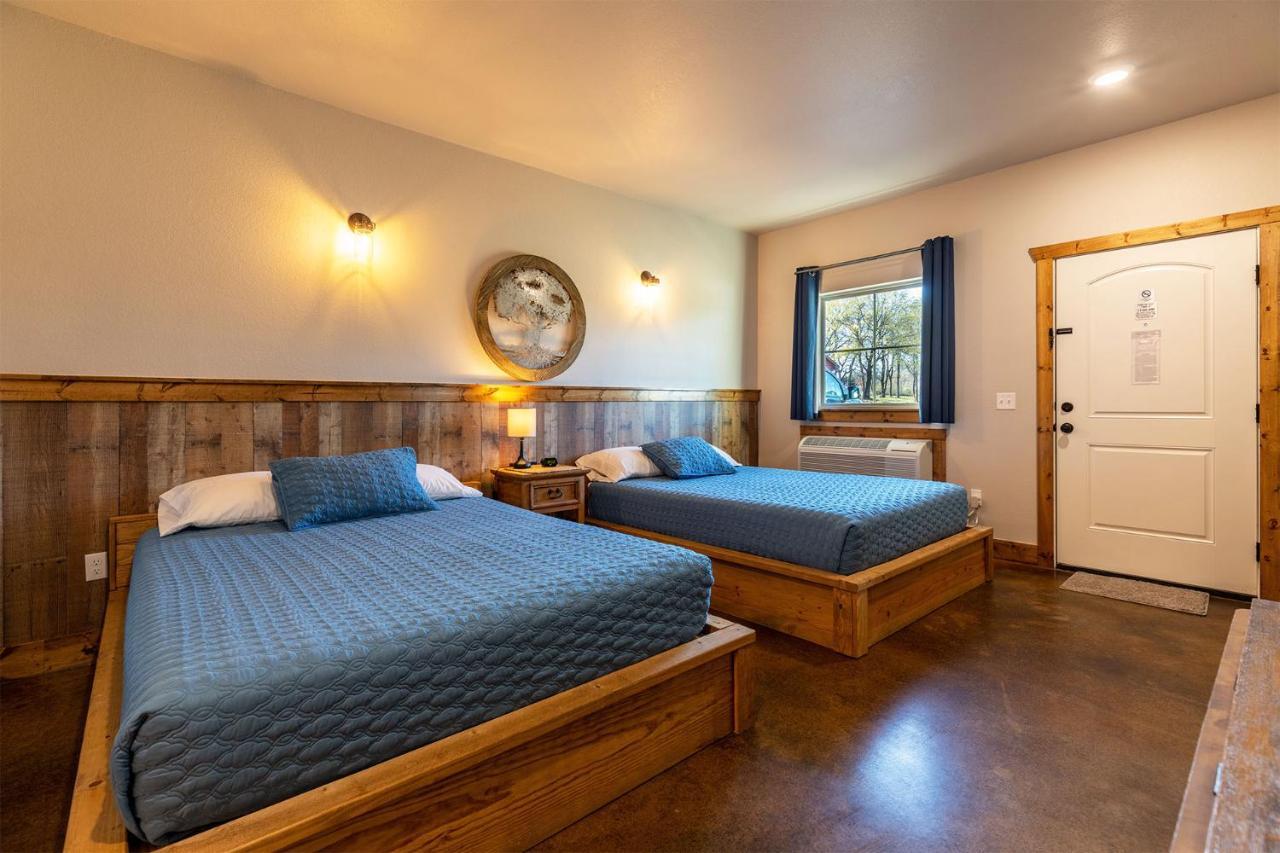The Woods Lodging Kingston エクステリア 写真